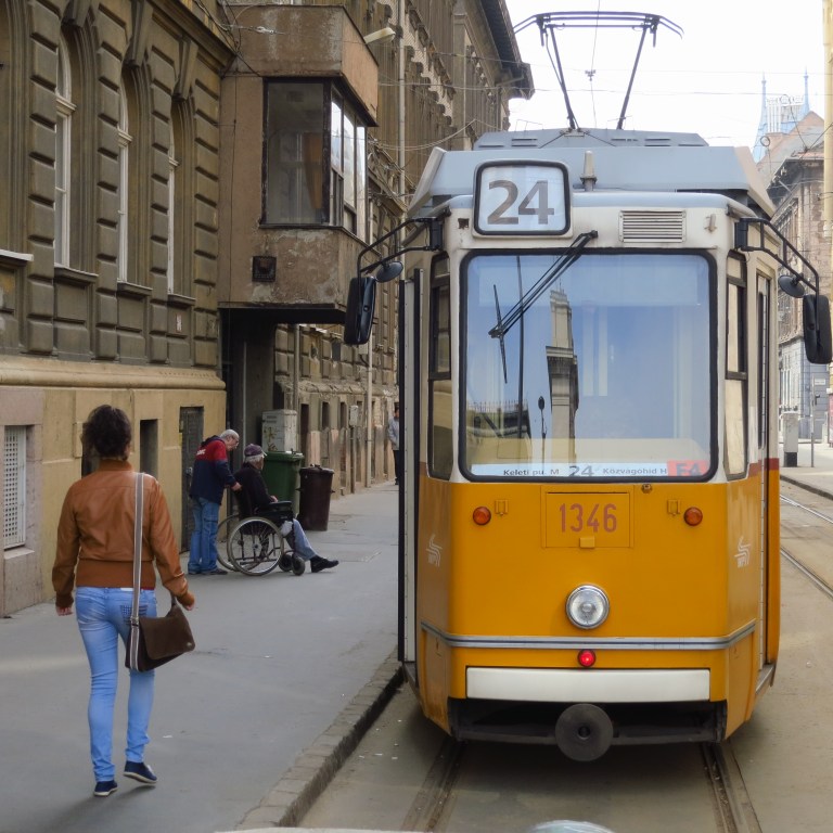 The not so new huzonnegyas villamos (so öppe) 