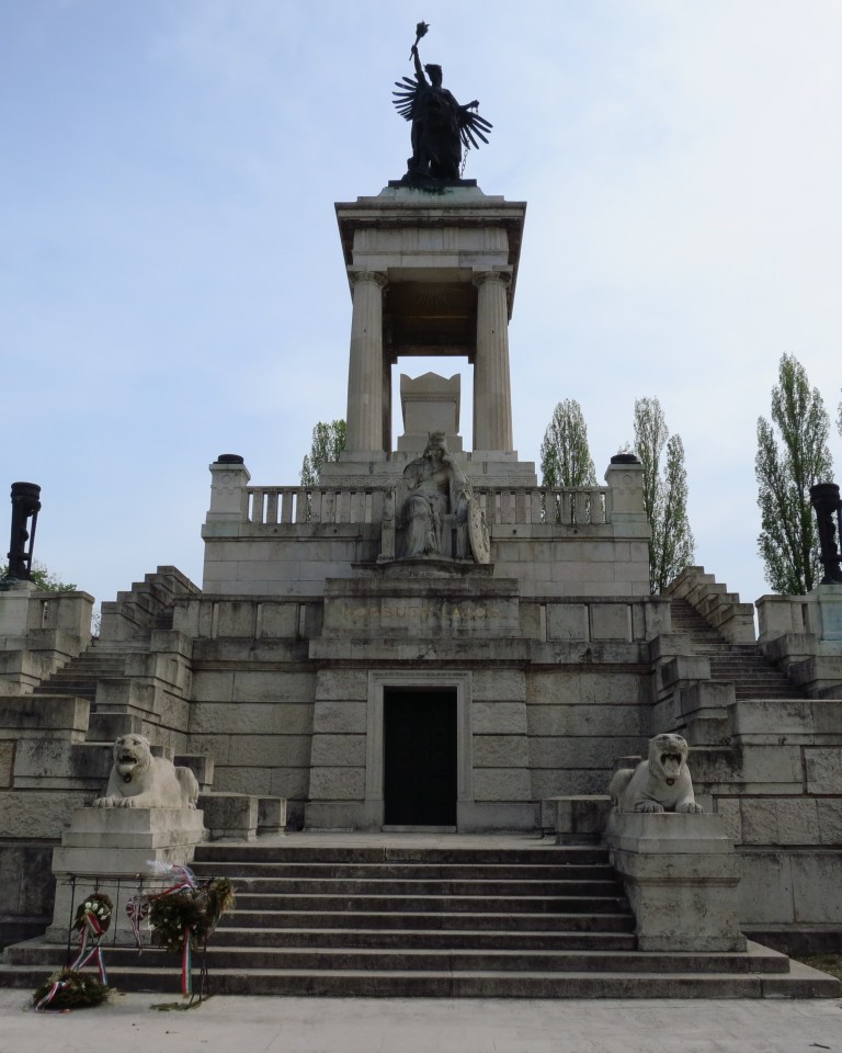 The massive mausoleum of Kossuth Lajos, a national hero.