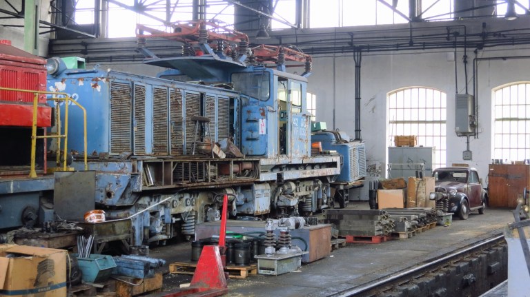 Other exhibits in the workshop (see the oldtimer car)